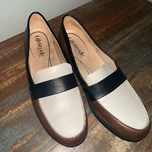 Life Stride Black and Brown Flats
